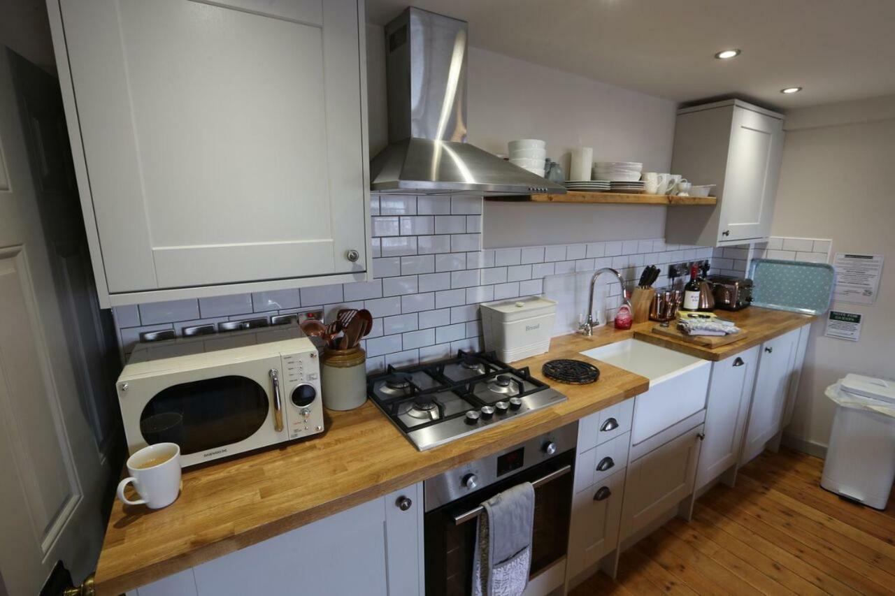 Monmouth House Apartments, Lyme Regis Old Town, Dog Friendly, Parking Buitenkant foto